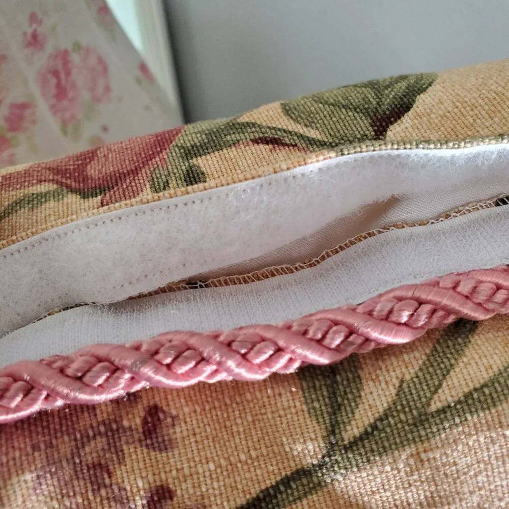 Decorative pillows - Picture 4 of 5